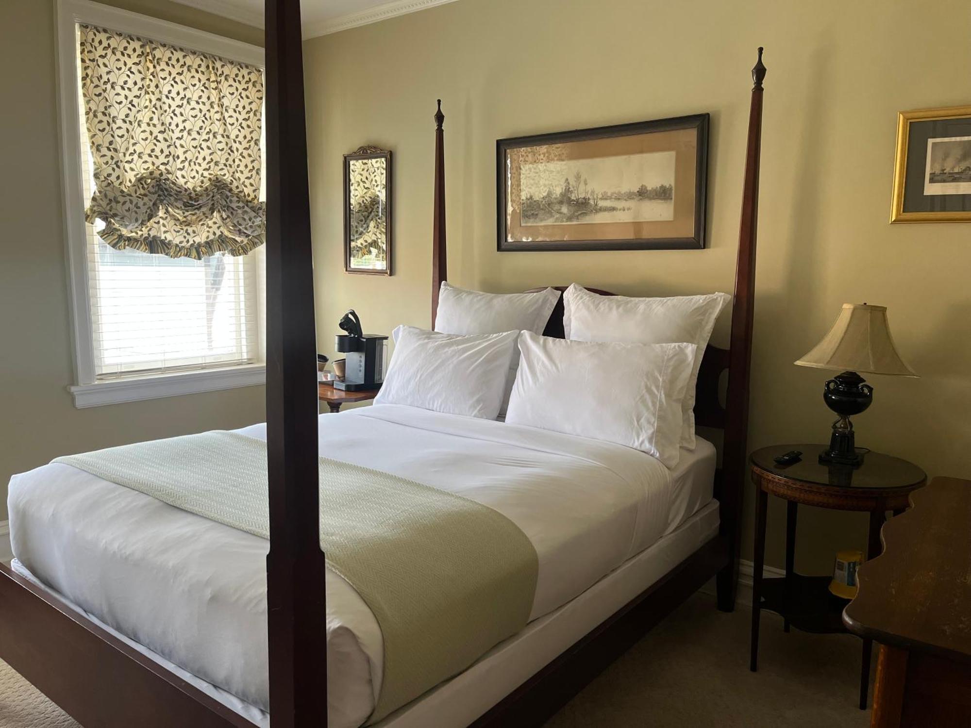 Ironclad Inn And Bourbon Room Fredericksburg Dış mekan fotoğraf